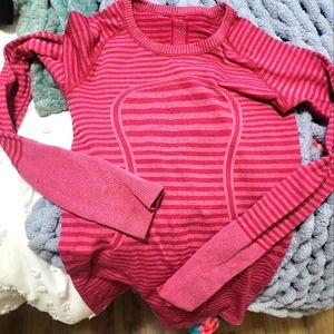 Lululemon special edition run swiftly long sleeve tee size 4 crimson berry